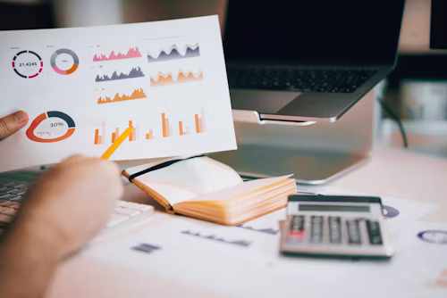 Página web de finanzas con noticias y análisis económicos